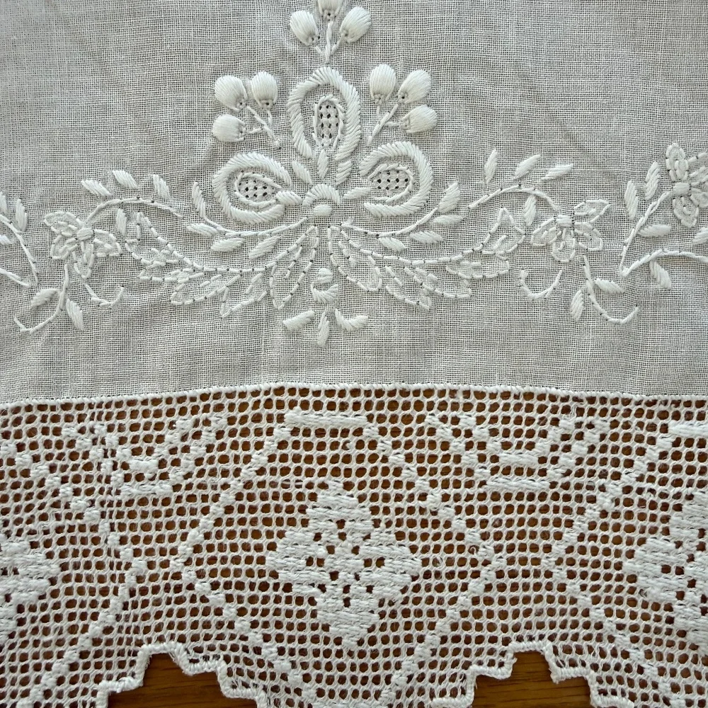 SET OF 2 LARGE EMBROIDERED TOWELS